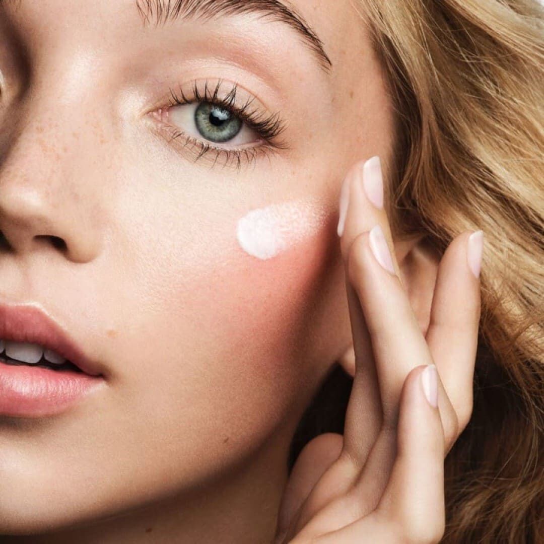 MOISTURIZING + ILLUMINATING SILKY PRIMER - MAC - STUDIO RADIANCE - Imagem 2