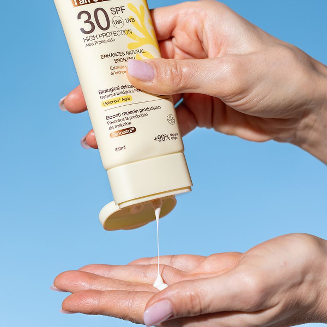 D+ Natural Suncare Tan & Protect SPF30 - FRESHLY -  - Imagem 4