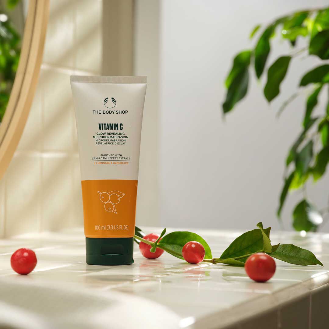 Esfoliante Microdremabras&atilde;o Vitamin C - The Body Shop - BODY SHOP - Imagem 4
