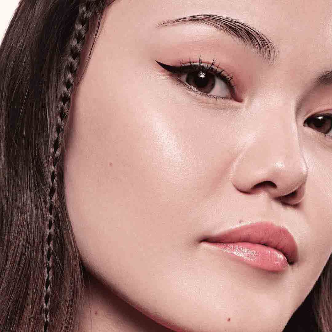 Eyeliner em Caneta de Longa Dura&ccedil;&atilde;o - ESSENCE -  - Imagem 3