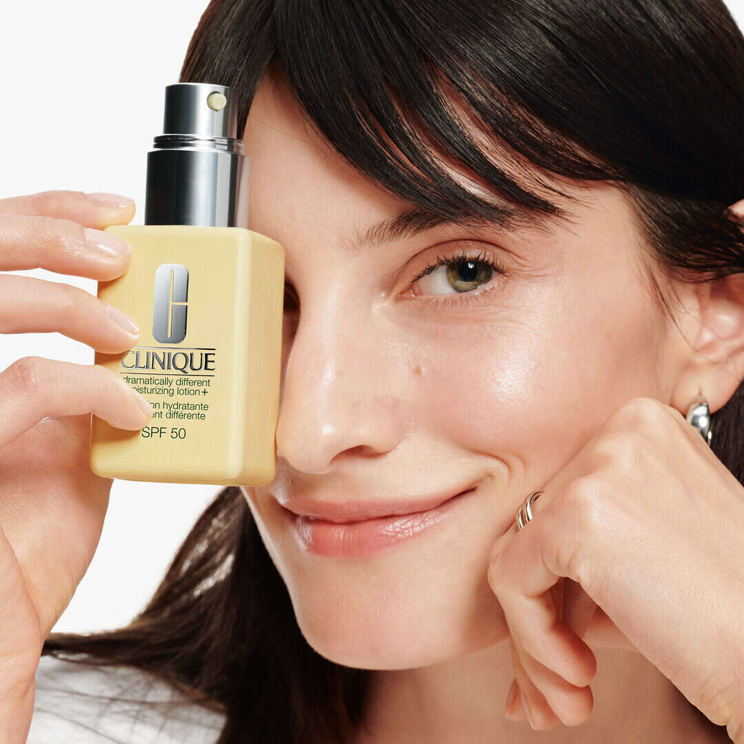 Moisturizing Lotion+ SPF 50 - CLINIQUE - Dramatically Different&trade; - Imagem 2