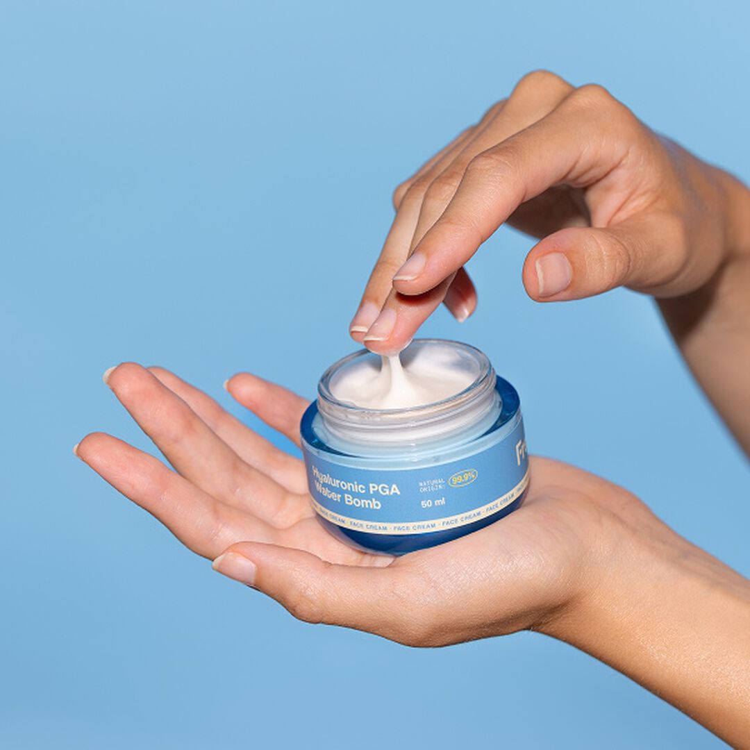 Hidratante ligeiro, 100h Hidratação - Hyaluronic PGA Water Bomb - FRESHLY -  - Imagem 3