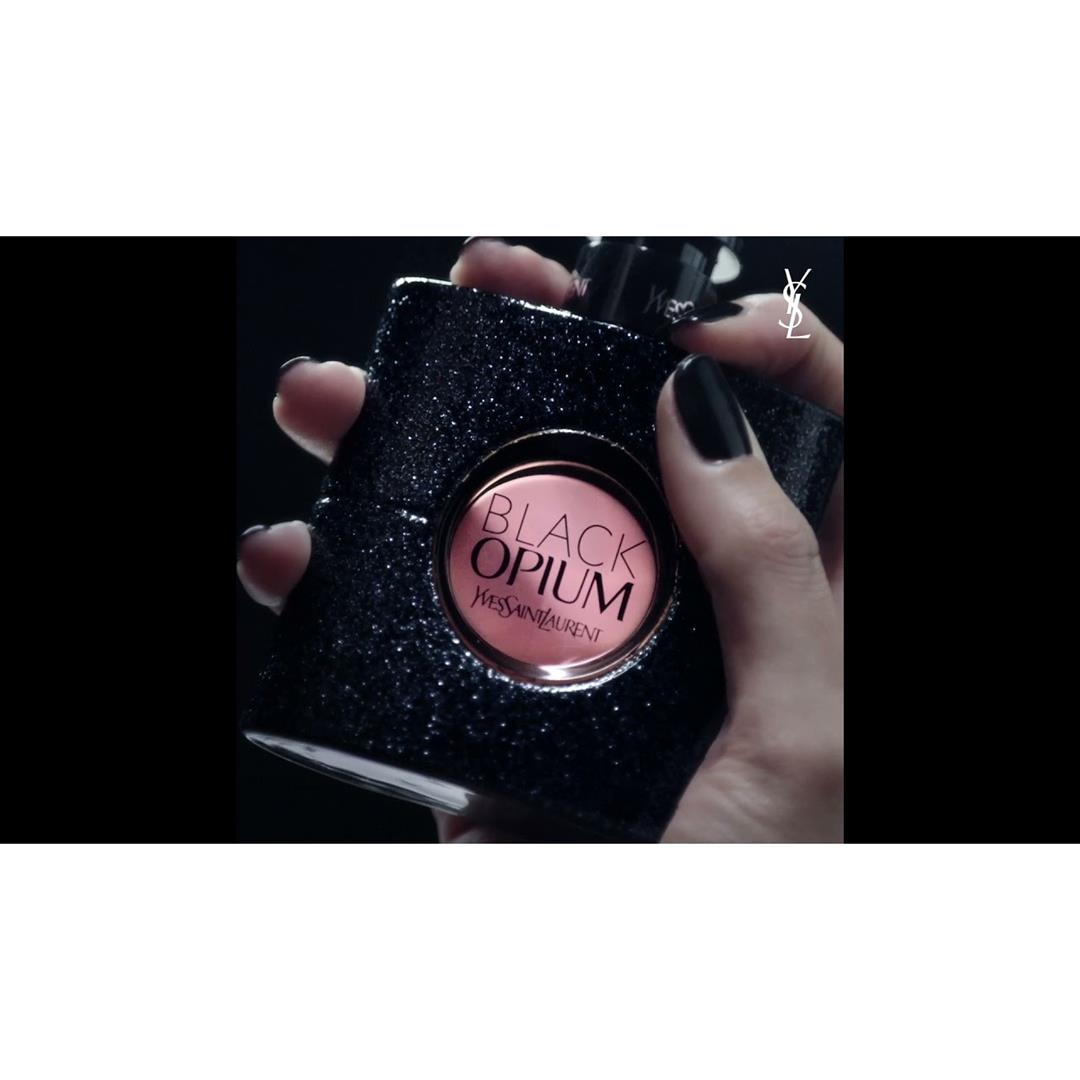 Eau de Parfum - Yves Saint Laurent - Black Opium - Vídeo